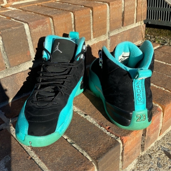 Size 7Y- Women's 8.5 Hyper Jade Jordan 12s Mint & black. - Picture 2 of 7